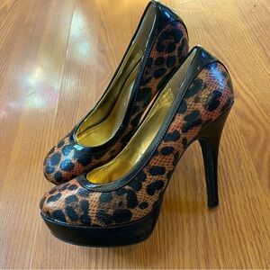 XOXO women’s size 8 leopard print heels